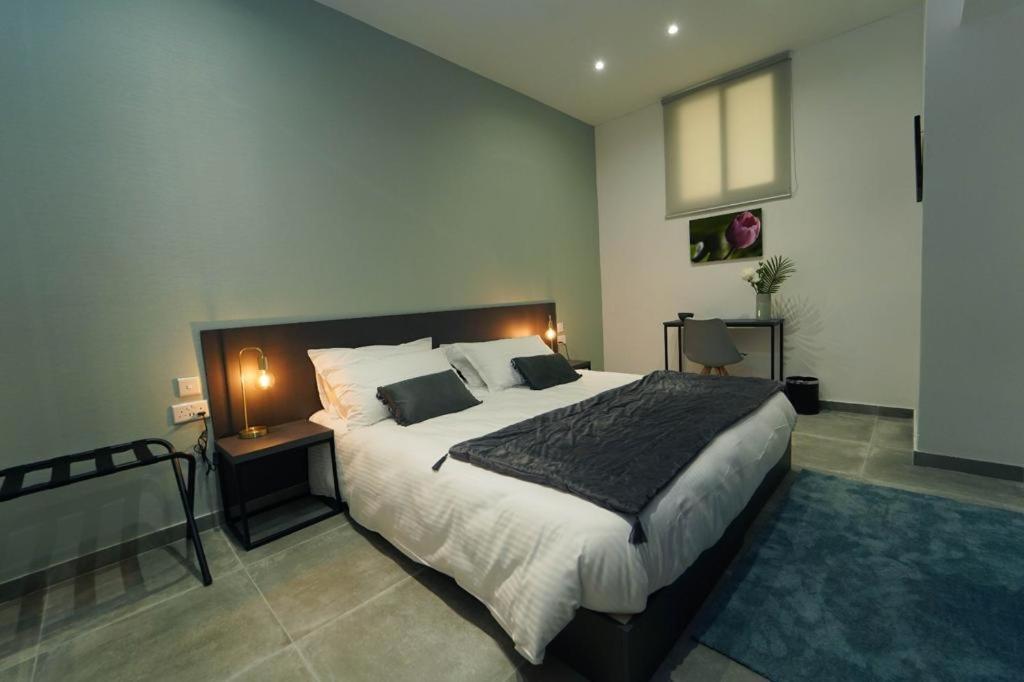 Private Rooms With Bathroom In Valletta Luaran gambar