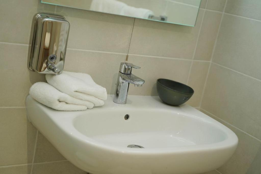 Private Rooms With Bathroom In Valletta Luaran gambar